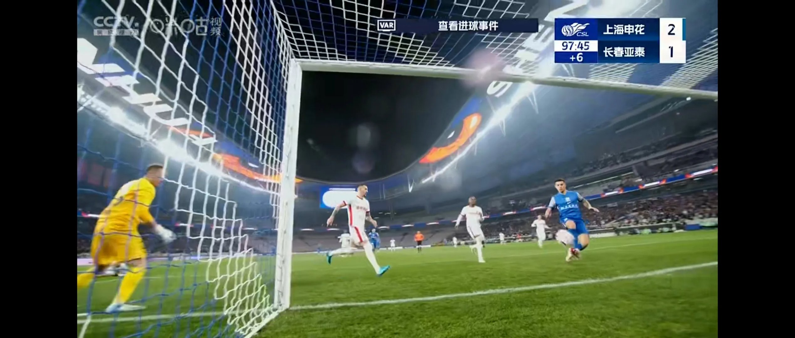 关于巴萨错失单刀球，申花门将神勇扑救成最大功臣！的信息